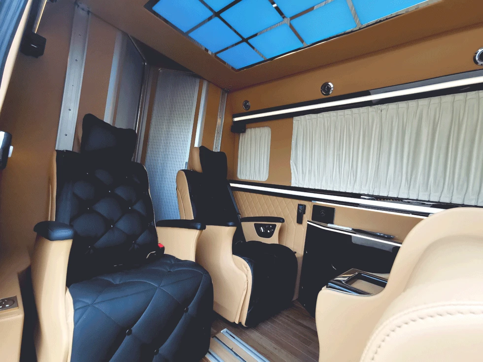 Príďte si pozrieť interiérové ​​diely tohto obytného auta Mercedes-Benz Sprinter
