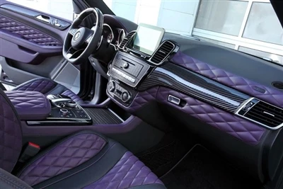 Topcar upravený Mercedes AMG GLE 63 s interiérom z uhlíkových vlákien a fialo...