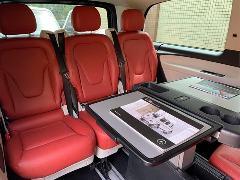 Manuálny stolík do auta Maybach