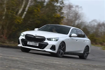 BMW radu 5 jadro a srdce“ svojej značky
