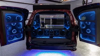 Upravená Toyota Sienna sa zmení na mobilný subwoofer