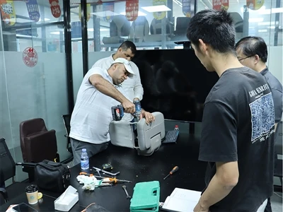 Výroba autosedačiek Xiamen Kench víta zahraničných zákazníkov na návštevu