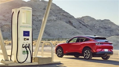 Ford rozširuje nabíjaciu sieť a zvyšuje počet supernabíjacích staníc.